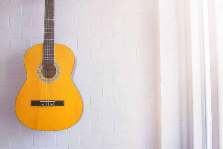 How to Hang a Guitar on the Wall – 8 Steps to Follow