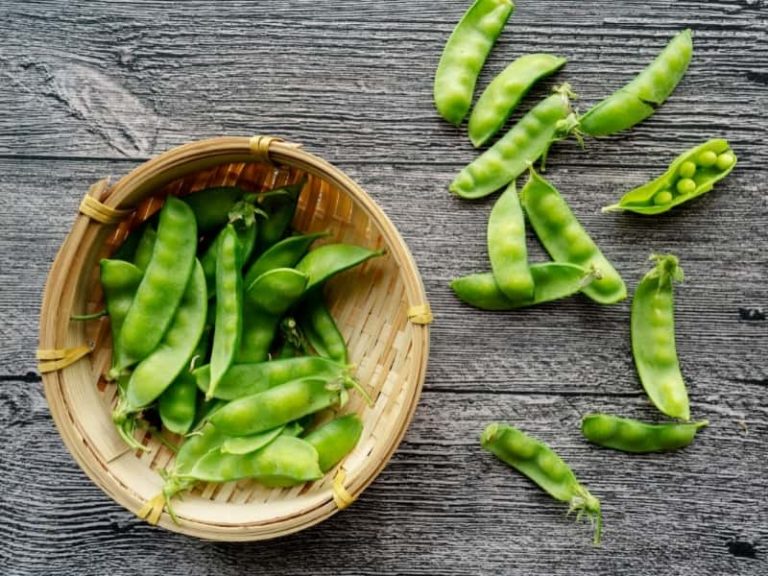 Can You Eat Raw Peas? (All You Need to Know)