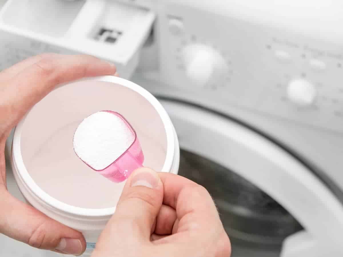 Can You Mix Comet and Bleach? (Explained)