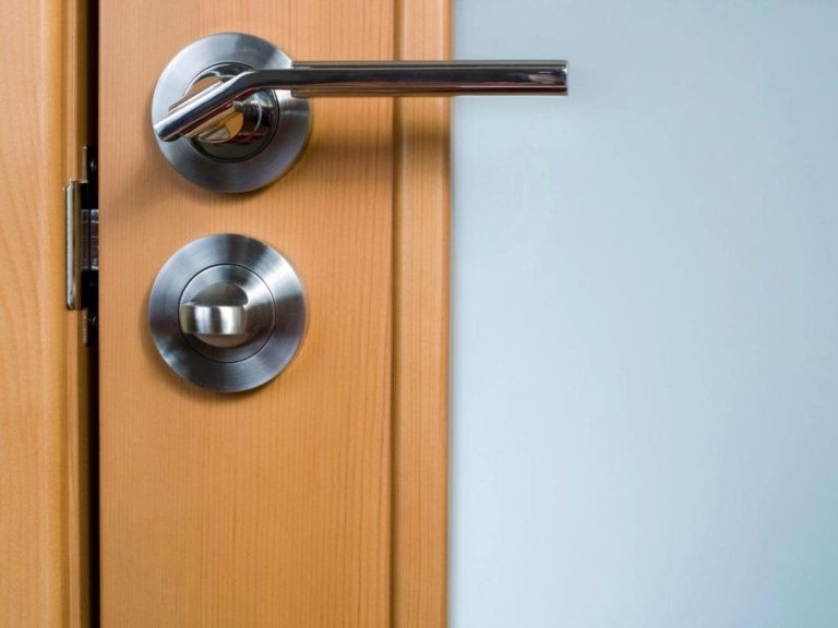 How High Should Door Handles and Knobs Be? (Answered)