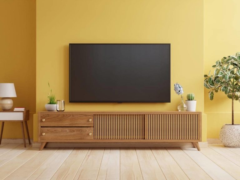 How High to Mount a TV in the Living Room? (Quick Answers)