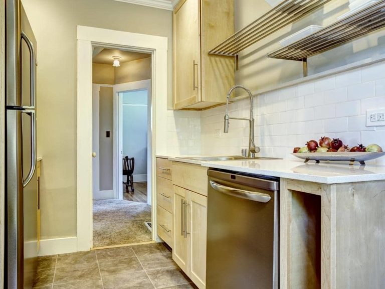 Does Backsplash Need Trim or Edging? (Answered)