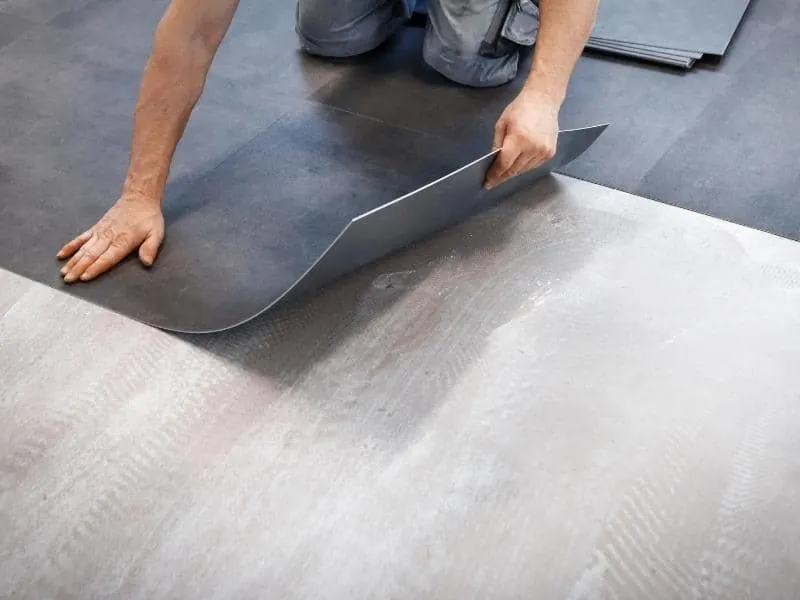 How Much Does Vinyl Flooring Weight? (Quick Answers)