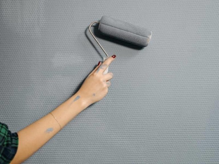 How Long Does Bathroom Paint Take to Dry? (Quick Answers)