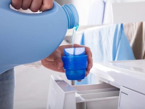 Can You Put Bleach And Detergent Together