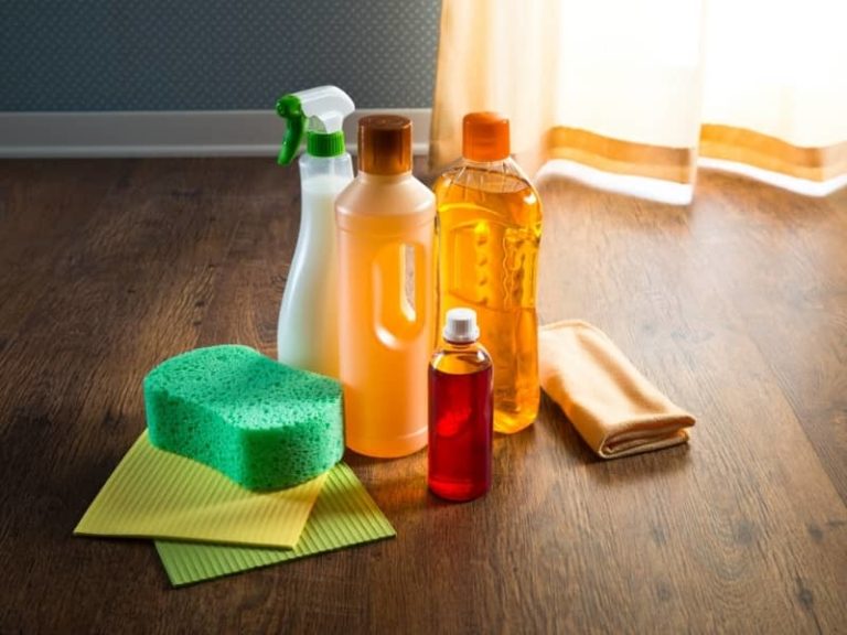 Can You Mix Bleach and Lysol? (Quick Answers)