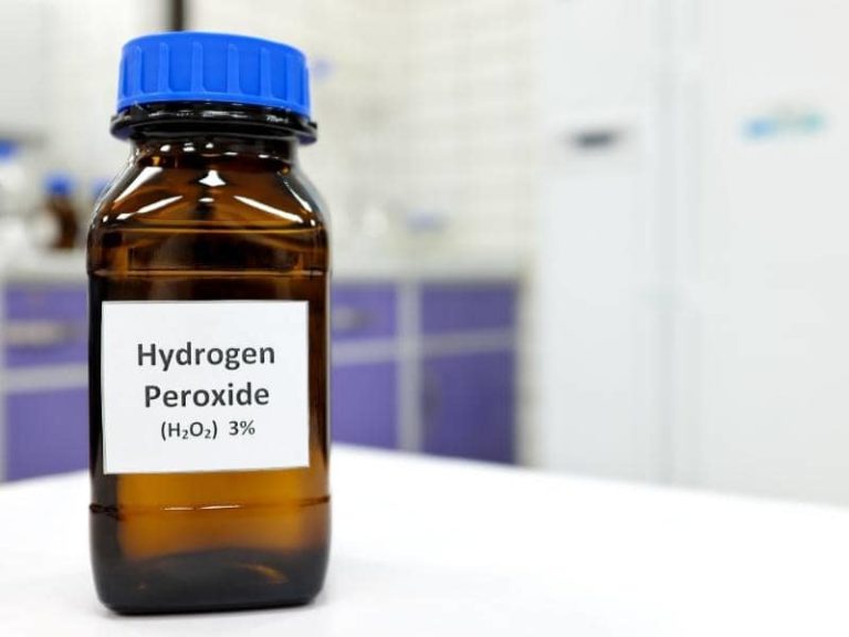 Can You Mix Vinegar and Hydrogen Peroxide? (Explained)