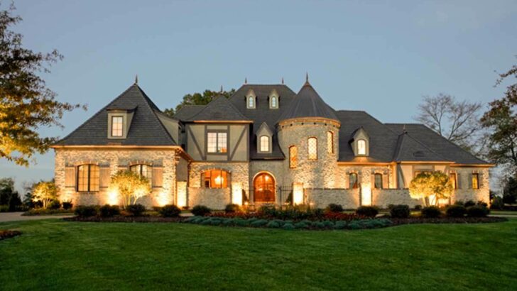 7-Bedroom 2-Story Rich European French Country Style Home With Grand Staircase (Floor Plan)