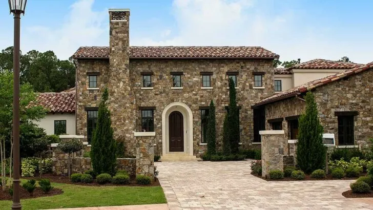 Elegant 1-Story 5-Bedroom Tuscan Retreat with Four Guest Suites (Floor Plan)