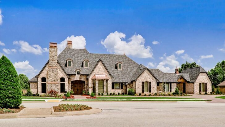 Luxurious 4-Bedroom 1-Story French Country Home With Outdoor Living Area and Bonus Room (Floor Plan)