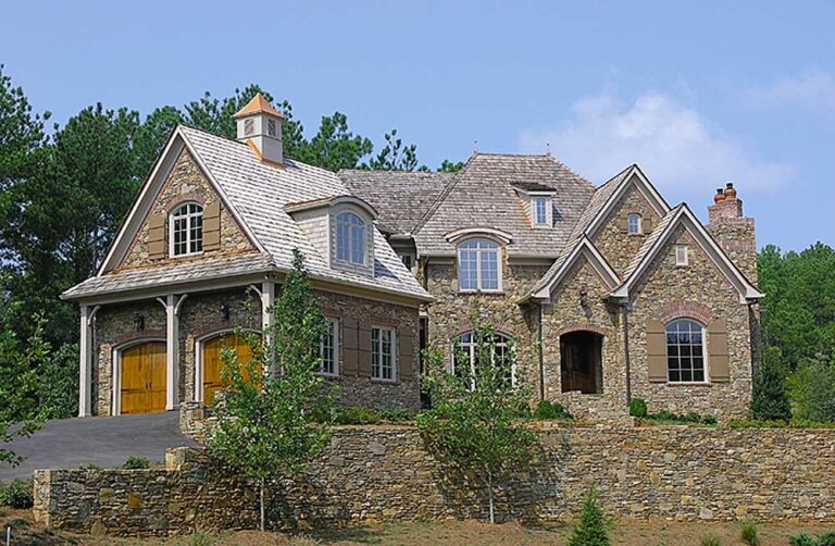 Spacious 4-Bedroom 2-Story Modern Farmhouse With 5.5 Baths & Outdoor Living (Floor Plan)
