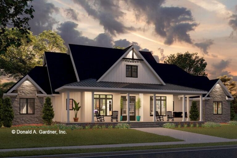 5-Bedroom 2-Story Modern Farmhouse with Upstairs Expansion (Floor Plan)