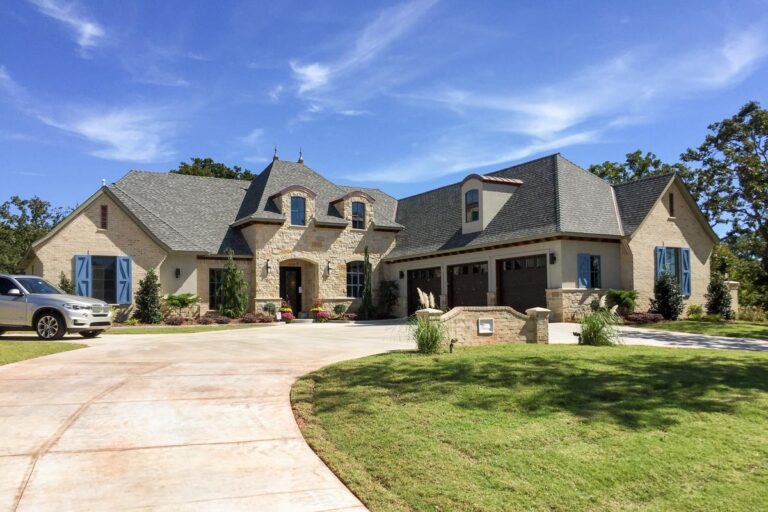 5-Bedroom 2-Story Modern Farmhouse With Courtyard Entry Garage and Bonus Room (Floor Plan)