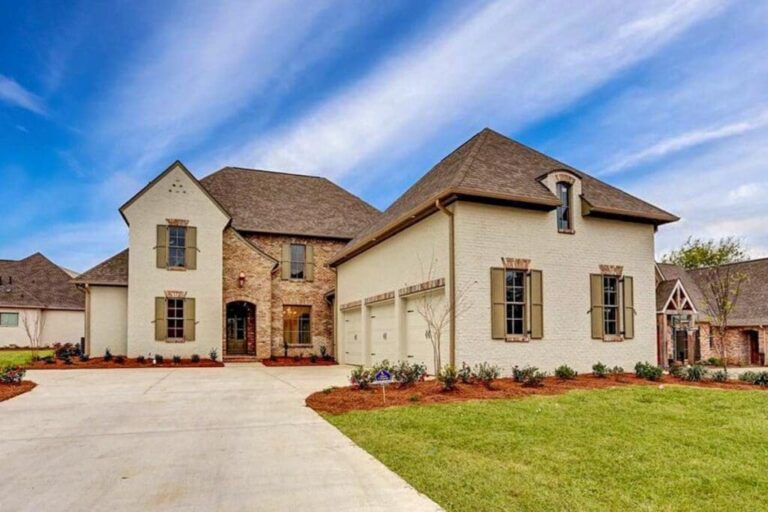 4-Bedroom Two-Story European House with Bunk Room Upstairs (Floor Plan)