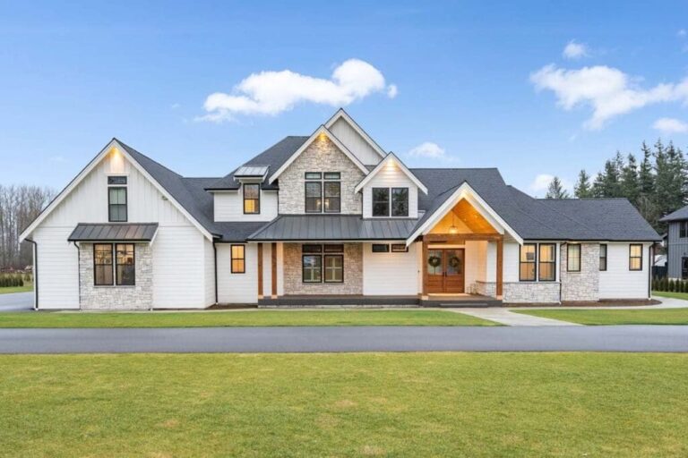 Two-Story 4-Bedroom Modern Farmhouse with Finished Bonus Room (Floor Plan)