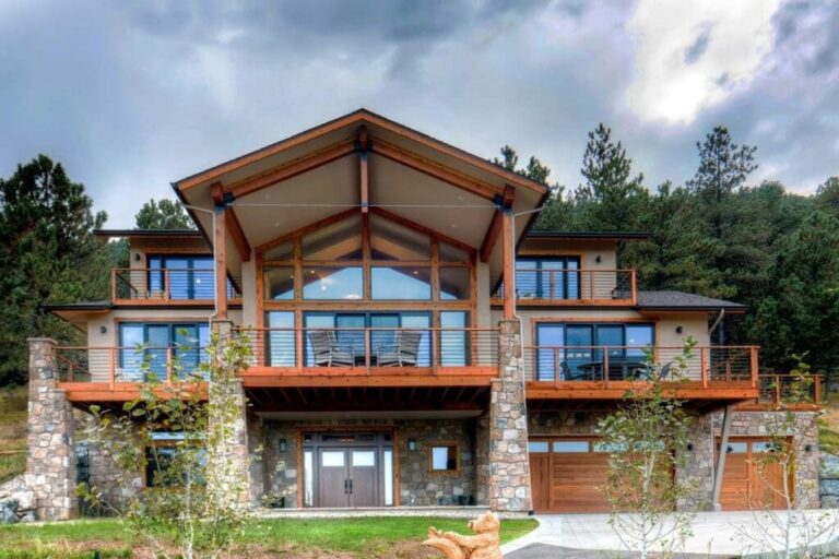 4-Bedroom Dual-Story Mountain Home with Spacious Outdoor Living (Floor Plan)